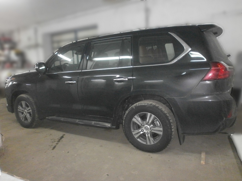  LEXUS LX-450d 002 800X600