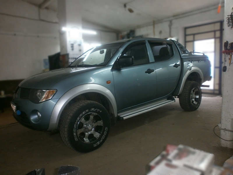  Mitsubishi L-200 002 800X600 